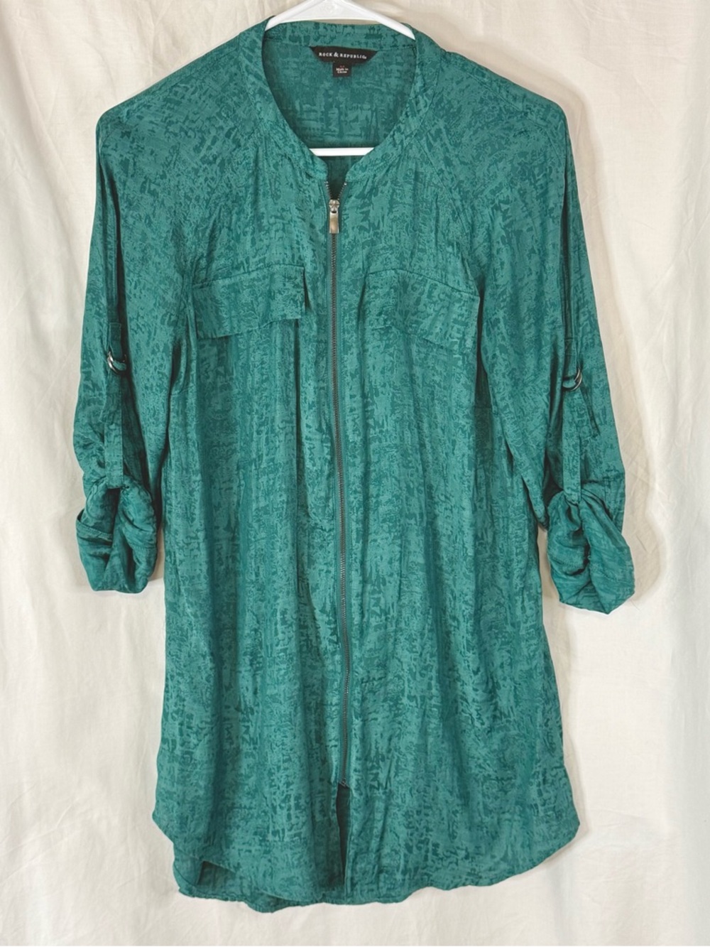 Rock & Republic Woman’s Green Textured Zip-Front Tunic Mid Sleeve Shirt — Medium